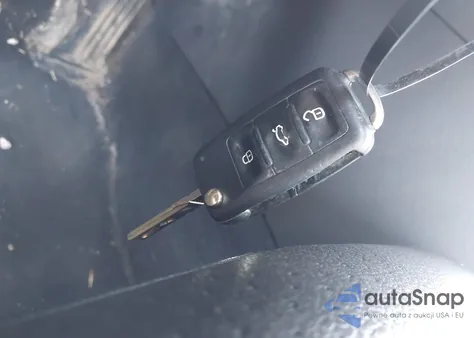 2013 Volkswagen Passat 2.5L Se z USA, uszkodzony, nr VIN 1VWBP7A34DC081298